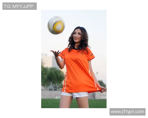 足球明星美女转场视频揭秘她们的华丽转身与精彩瞬间